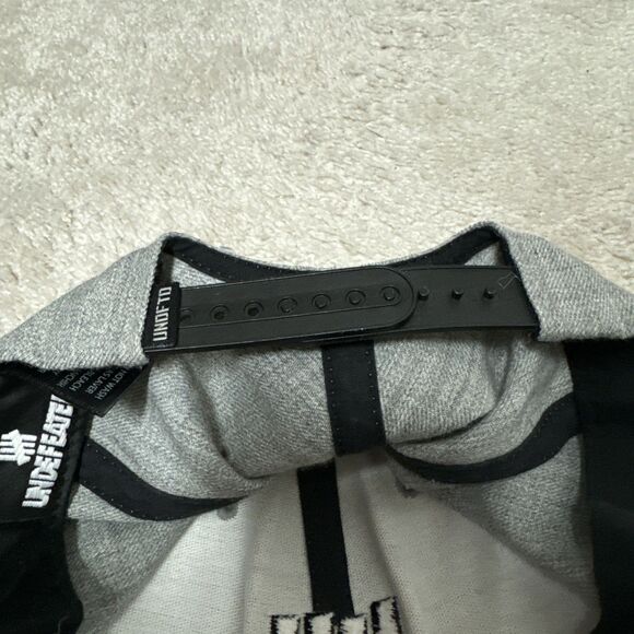 UNDEFEATED 5 STRIKE GRAY & BLACK ADJUSTABLE BACK HAT SNAPBACK - Picture 5 of 6